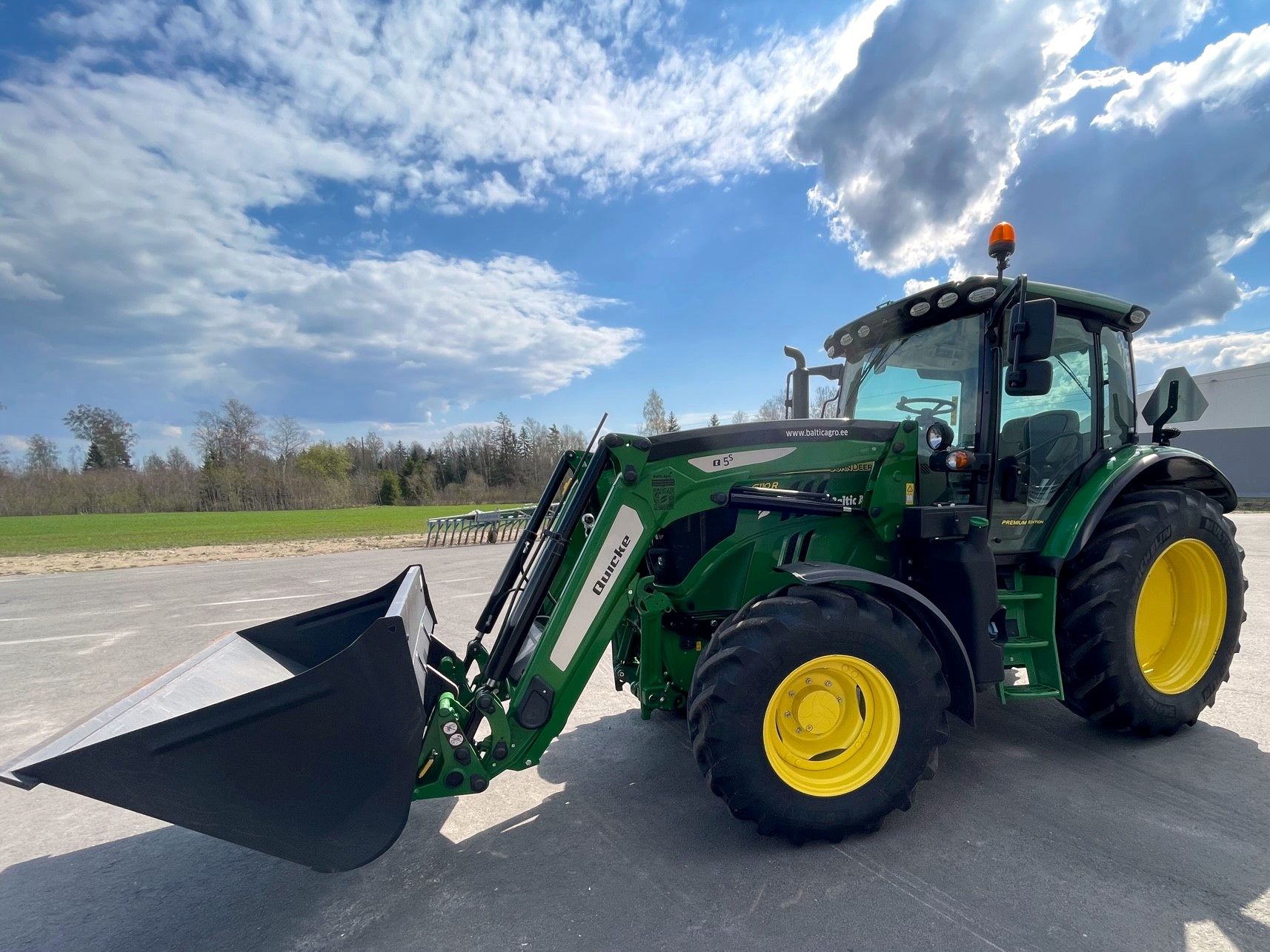 Rendi_traktor_JD6110R_5.jpg
